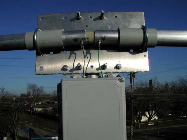 Mast plate and relay box